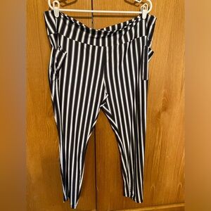 Lily brand women’s striped pants. Pockets